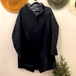 Lululemon women’s Raincoat